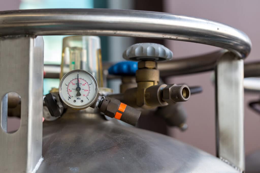 Valves of nitrogen, Helium, Oxygen tank and Gas Pressure Meter with Regulator